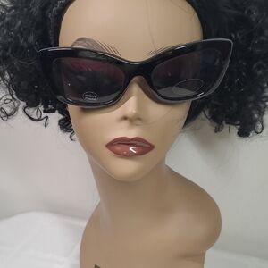 Elegant Black Cat-Eye Sunglasses